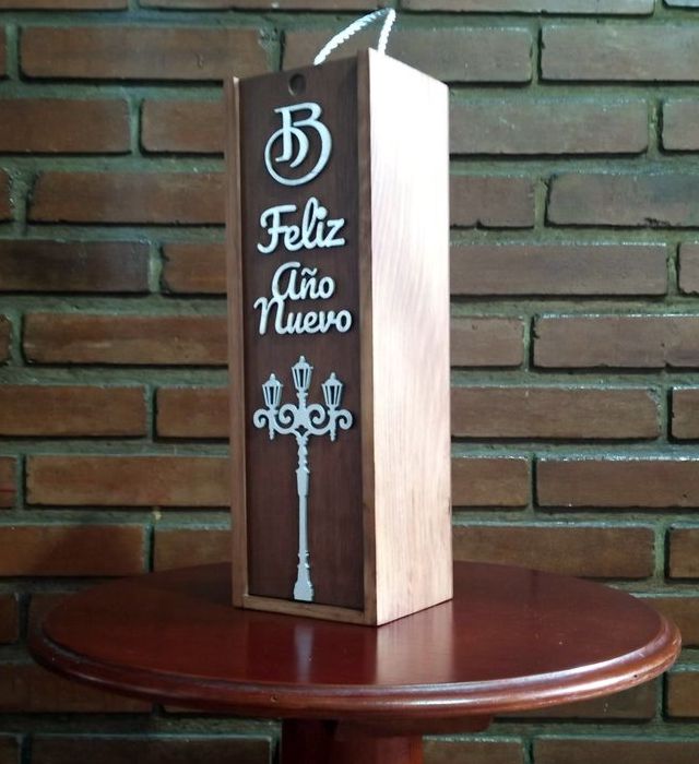 Caja de Vino Personalizada en Madera de Pino